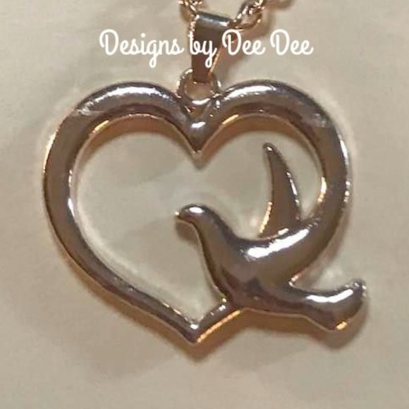 Jewelry - 5/$20🔥Gold Tone Heart  Dove Charm Necklace🔥 Bundle special price